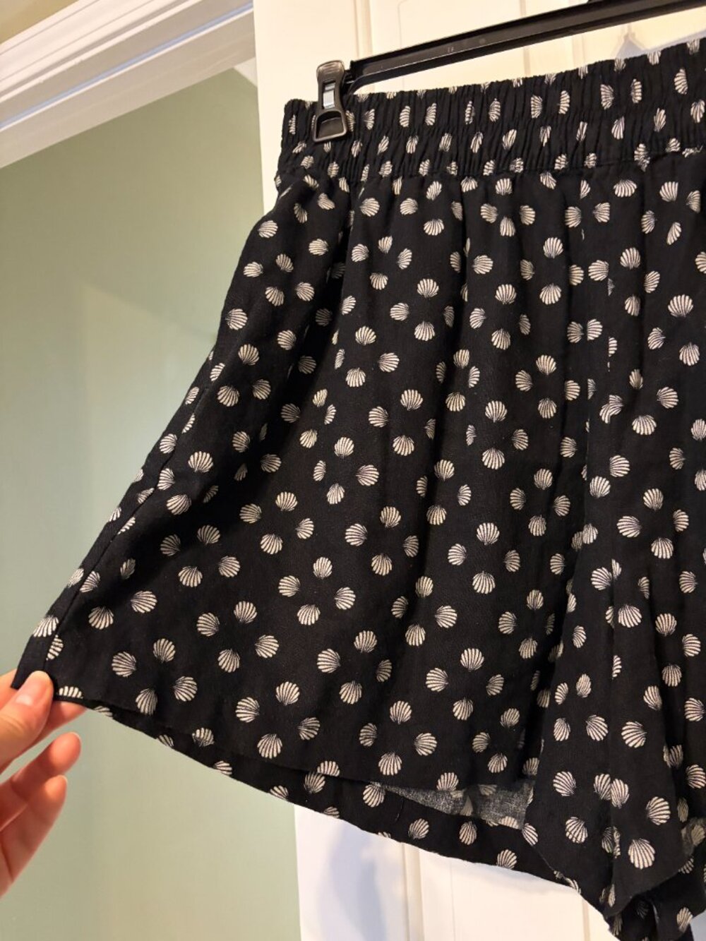 Ava & Viv 2X Linen Blend Swing Shorts Smocked Waist Black White Seashell Design - Picture 3 of 9